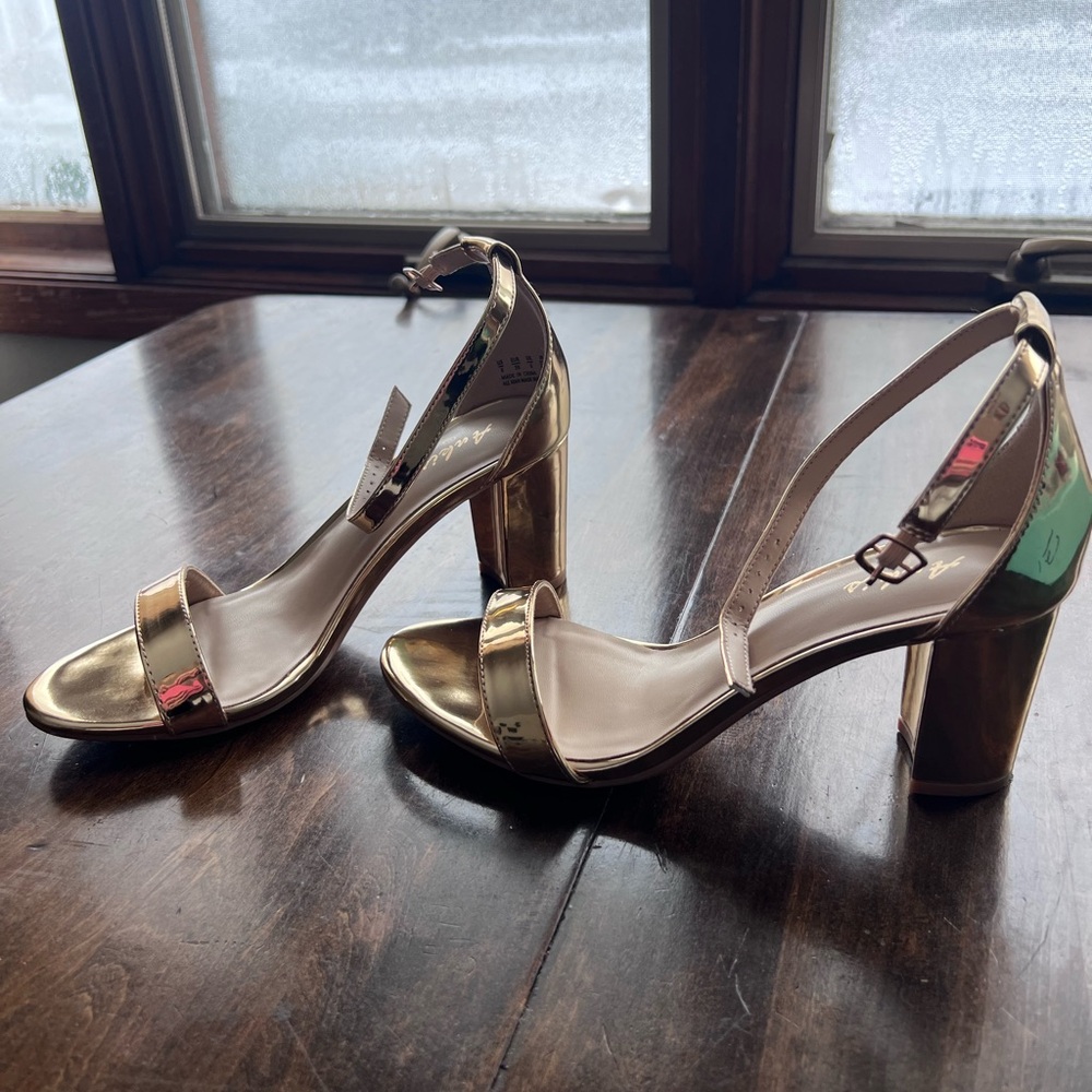 Elegant Gold Strap Heels sz 8 fits like 8.5